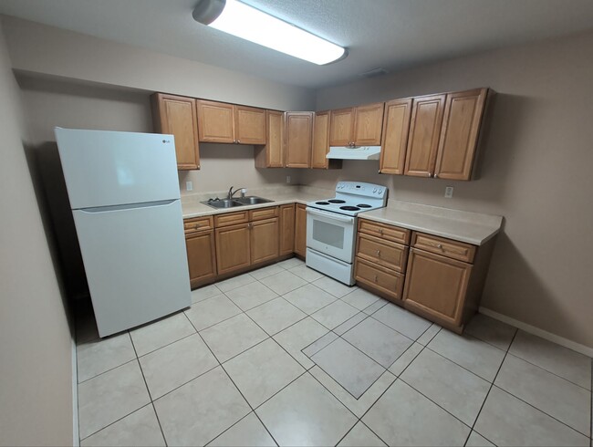 Building Photo - 2560 E Constance Ct