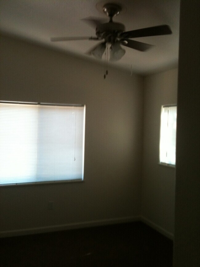 Foto del edificio - 252 W Jefferson Ave