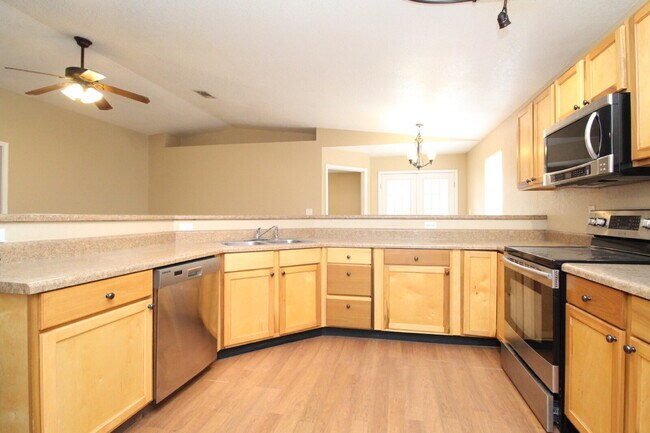Foto del edificio - Pensacola 3BR Home Near NAS Pensacola with Split Floor Plan, Garage & Fenced Backyard