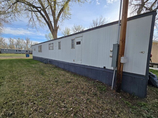 Foto del edificio - 2 bed 1 bath Home *Section 8 Welcome*