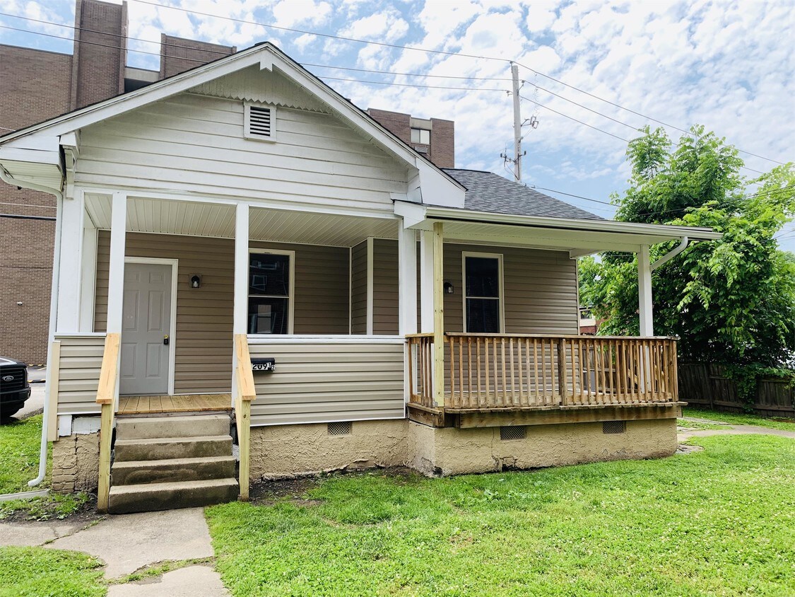 2209 1/2 Washington St E, Charleston, WV 25311 House Rental in