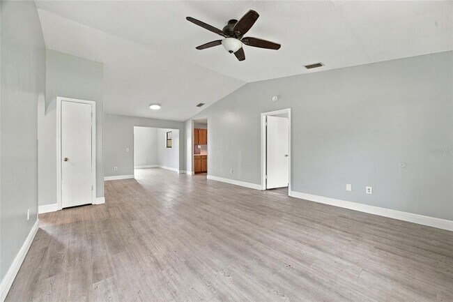 Building Photo - 65 Pine Trce