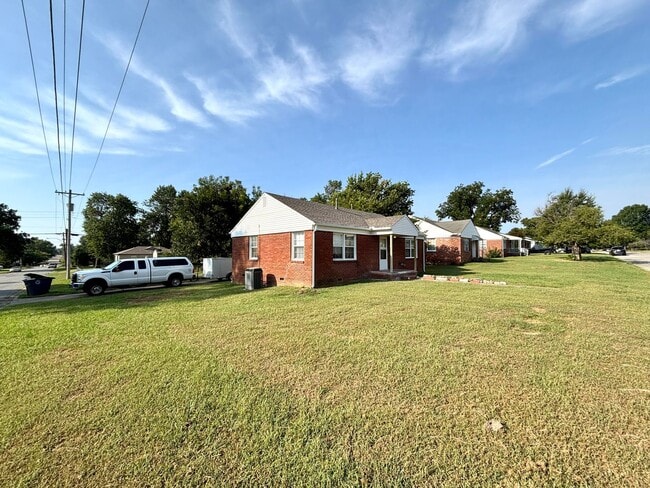Building Photo - Newly Updated 2-bedroom, 1-bathroom Home