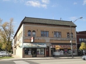 Building Photo - 3104 N Cicero Ave