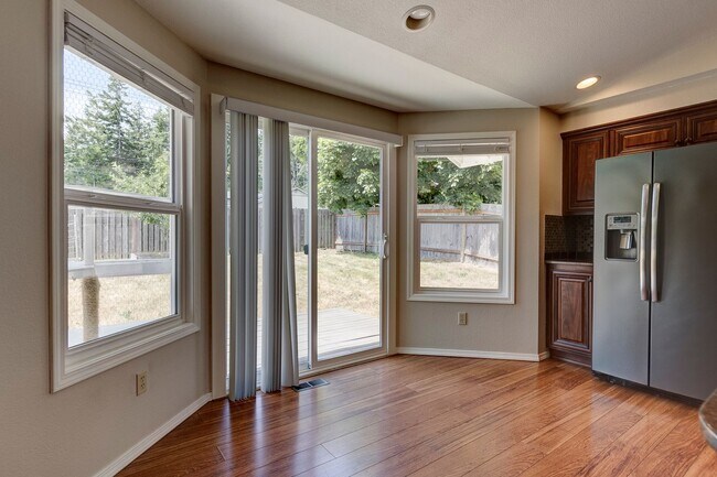 Building Photo - 3 Bed 2 Bath Home Near Town