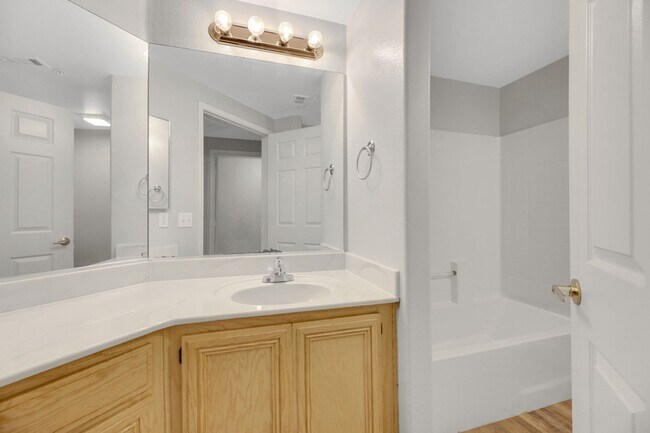 Building Photo - Beautiful 2 bedroom condo