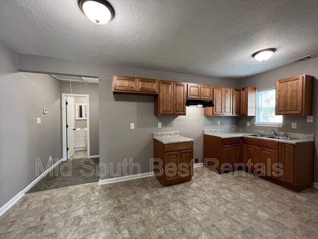 Building Photo - 2430 Vollintine Ave