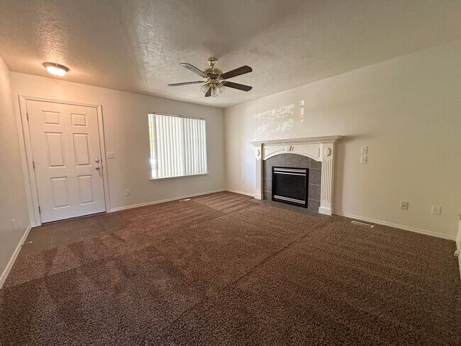 Foto del edificio - 4 Bedroom Home on Corner Lot w/ 2,000 sq. ...