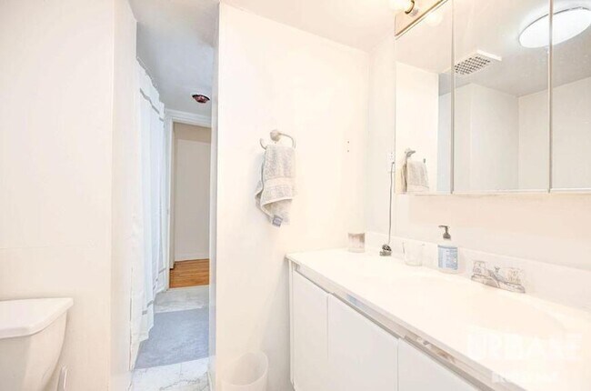 Building Photo - 2 bedroom in NEW YORK NY 10014