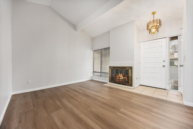 Foto del edificio - Beautiful 2-Bedroom Condo in Bakersfield, CA