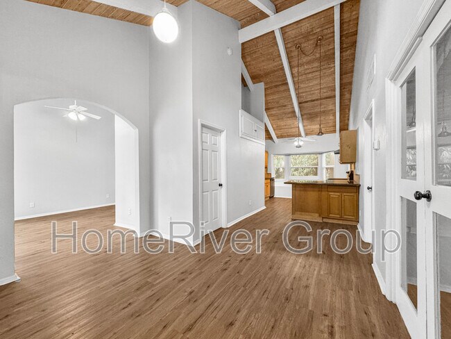 Foto del edificio - 5743 Eden Ln