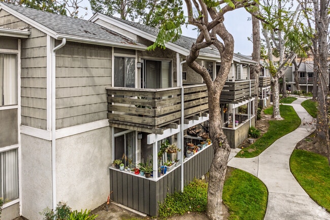 Building Photo - Highland Meadows