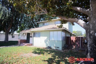 Building Photo - 1017 Paloma St