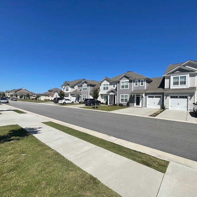 Building Photo - 413 Heartfield Dr