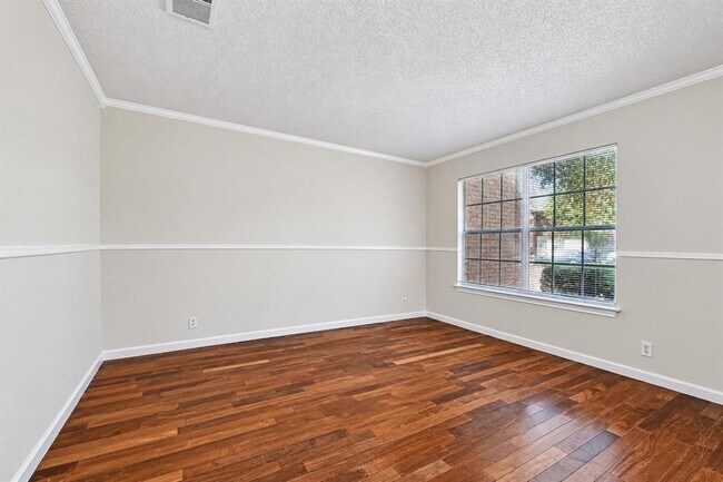 Foto del edificio - 2616 Oakwood Glen Dr