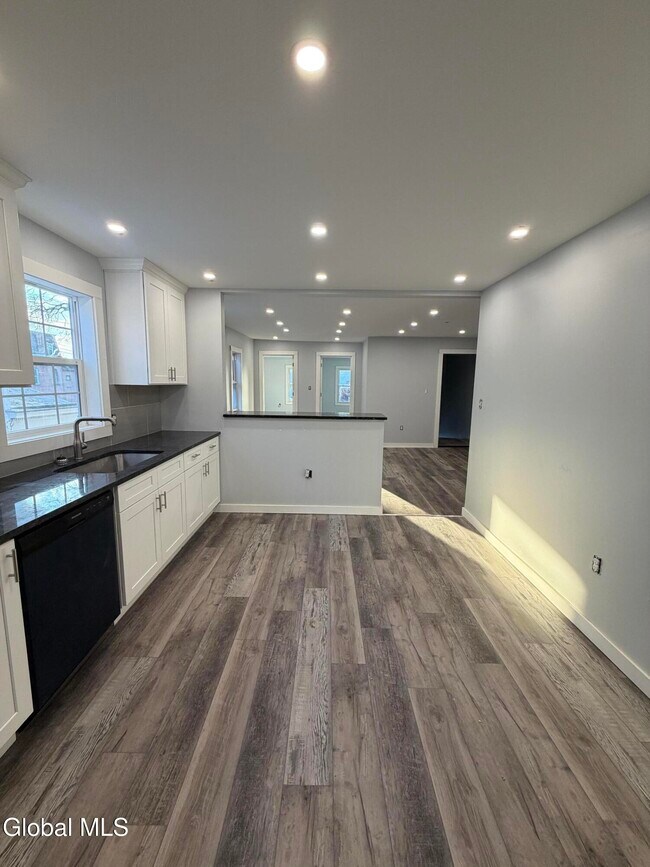 Foto del edificio - 1804 3rd Ave