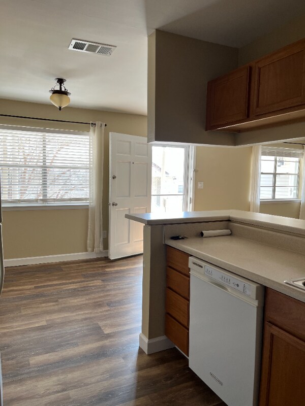 Foto del edificio - 1200 Shoreline Dr