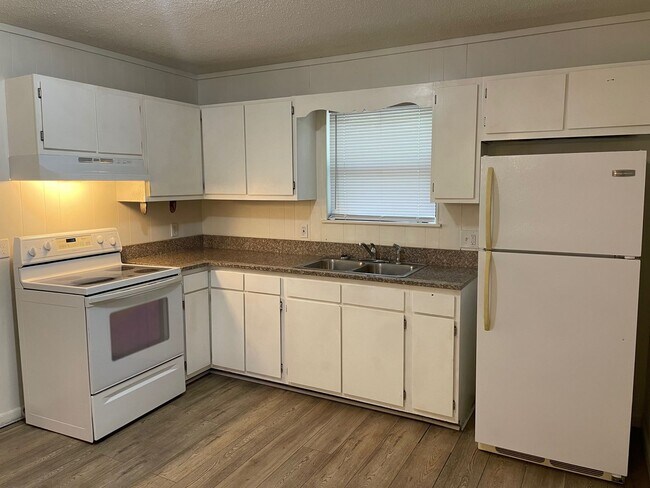 Building Photo - 1069