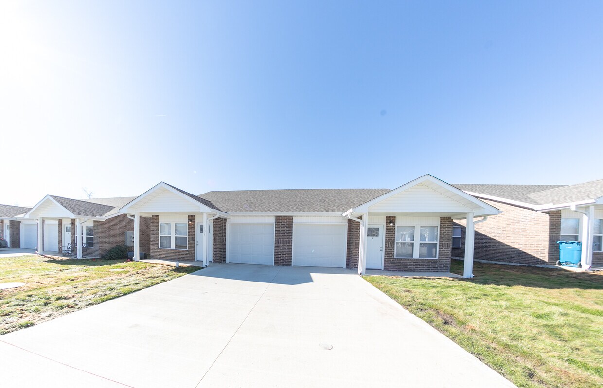 128 SW 145th Rd, Warrensburg, MO 64093 Townhome Rentals in