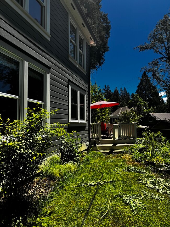 Building Photo - 206 Nevada St