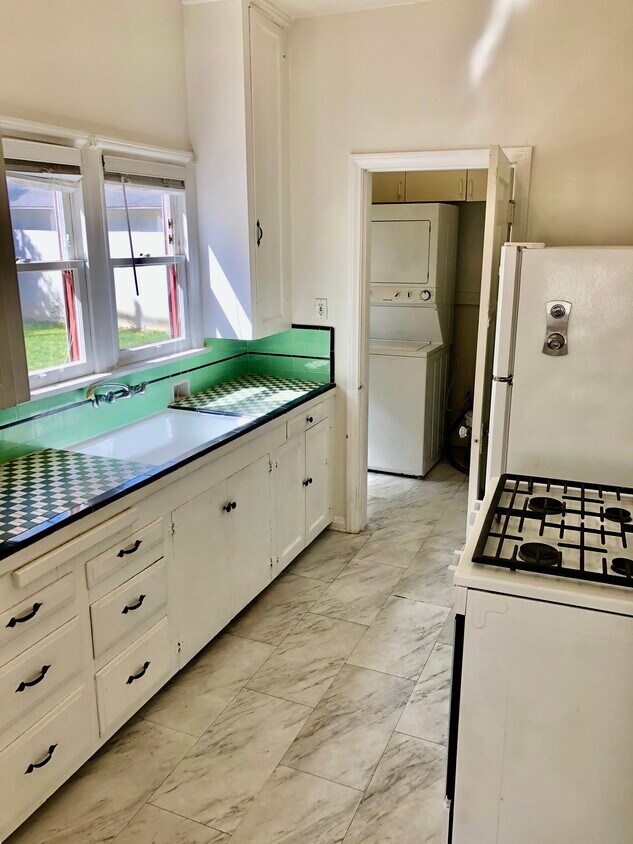 Newly glazed sink and tub - 1861 Kelton Ave
