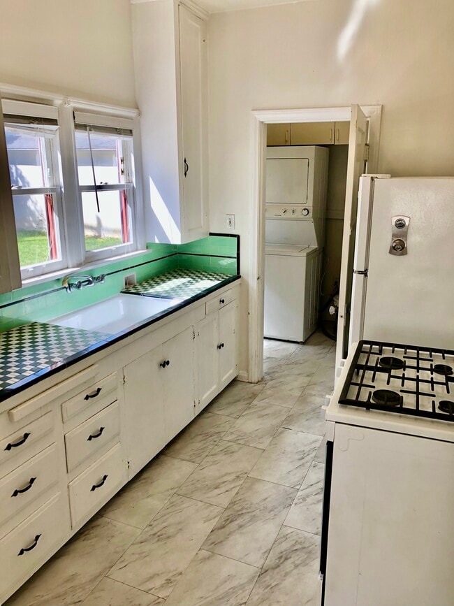 Newly glazed sink and tub - 1861 Kelton Ave