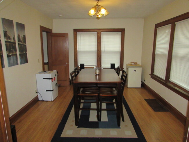 Dining Room - 932 Drake St