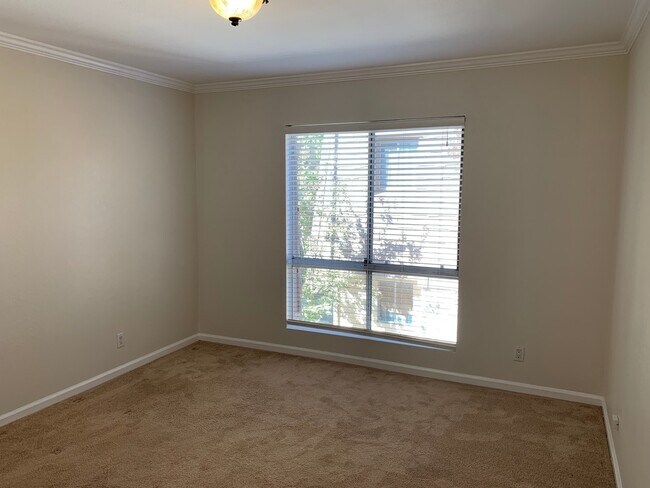 Foto del edificio - Light and Bright Two Story Townhome!