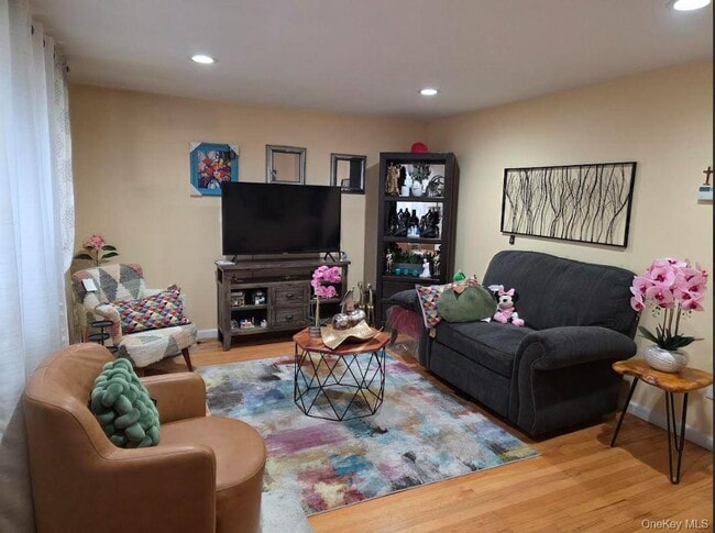 Building Photo - 102 Applegate Dr