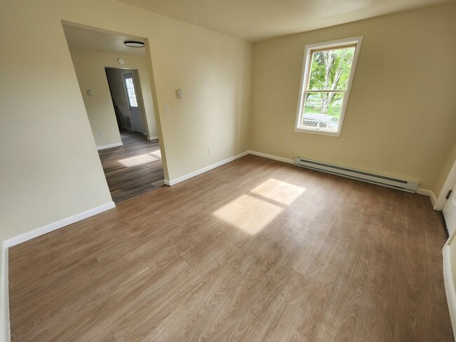 Foto del edificio - 383-385 Tolbert Avenue