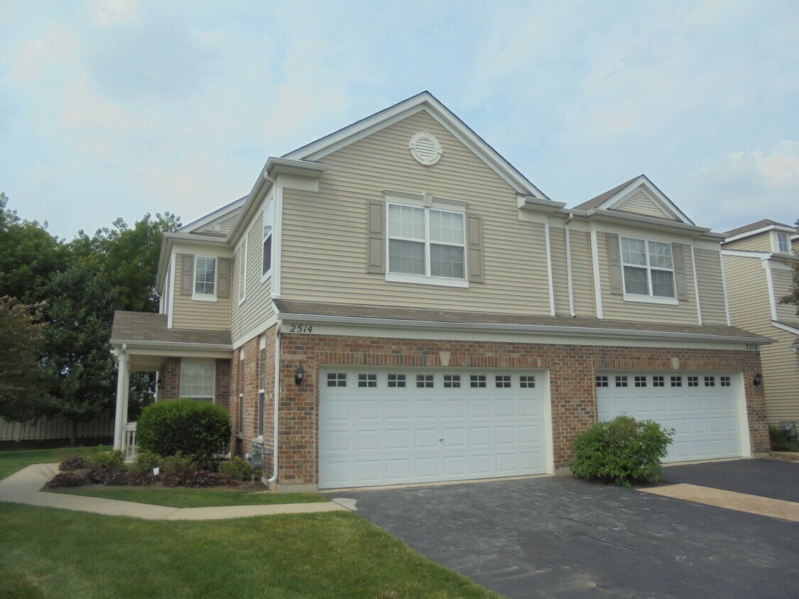 2514 Evergreen Cir, McHenry, IL 60050 Townhome Rentals in McHenry IL