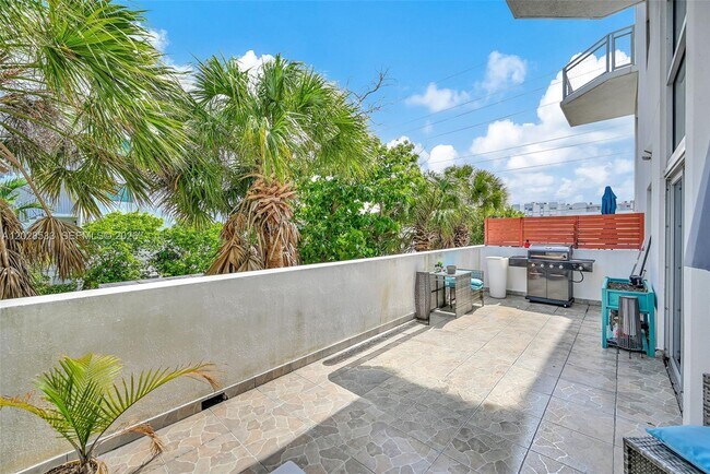 Foto del edificio - 7728 Collins Ave