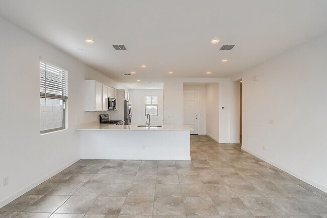 Foto del edificio - 16894 W Evergreen Rd