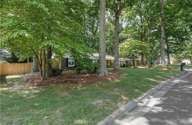 Building Photo - 4711 Chaucer Dr