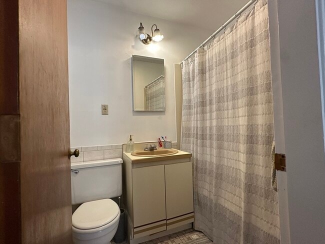 Building Photo - 22 Summer Ave