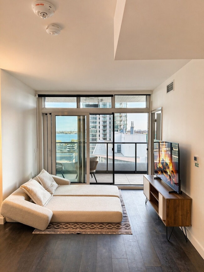 Building Photo - 10 Navy Wharf Ct