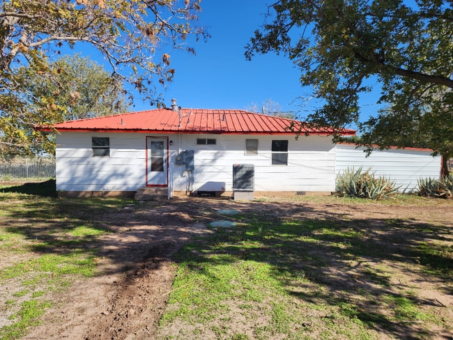 Building Photo - 5900 S Sunset Ave