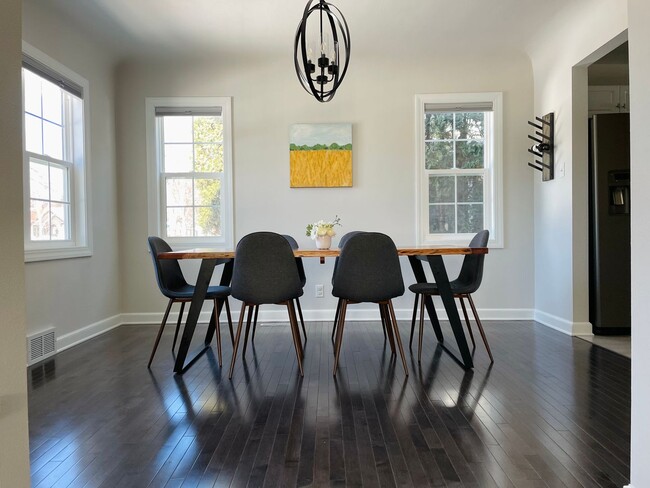 Building Photo - Beautiful 4 Bed 3 Bath Home for Rent! Grea...