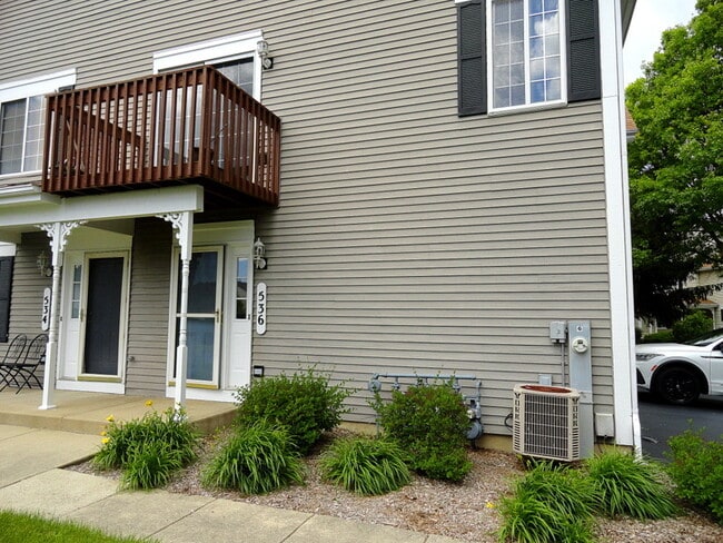 Building Photo - 536 Sandhurst Ln
