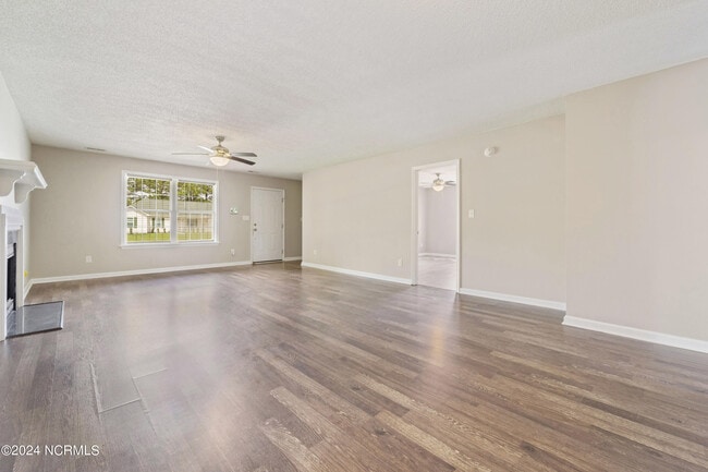 Building Photo - 208 Quarter Horse Ln