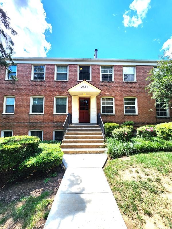 Building Photo - 2811 Arlington Blvd