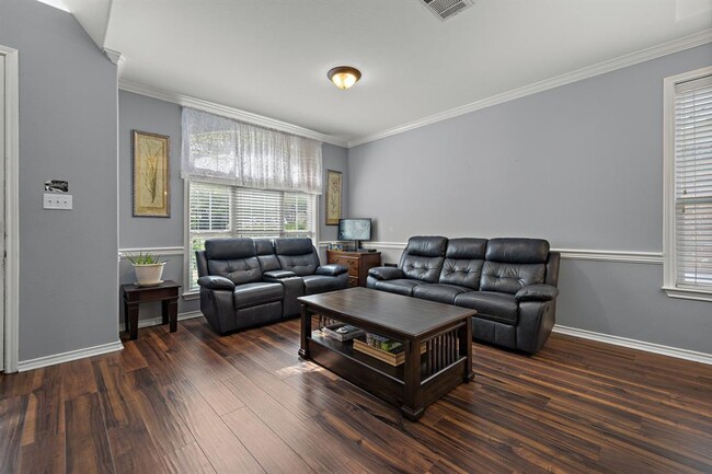 Building Photo - 123 Justin Leonard Dr