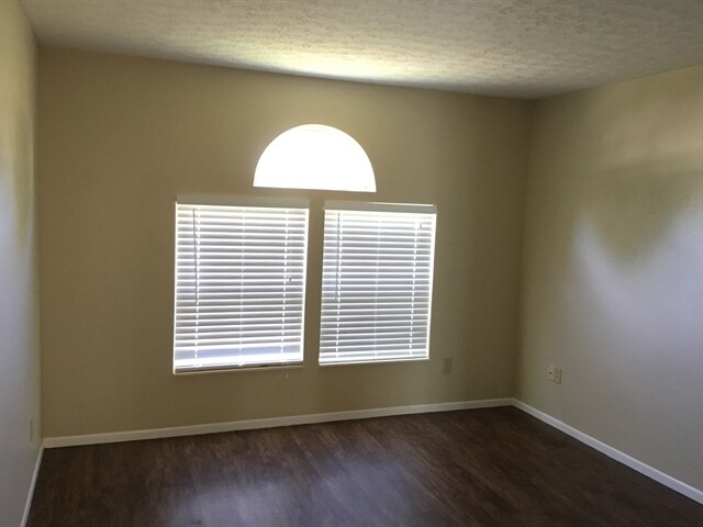 Foto del edificio - 108 Camden Ln