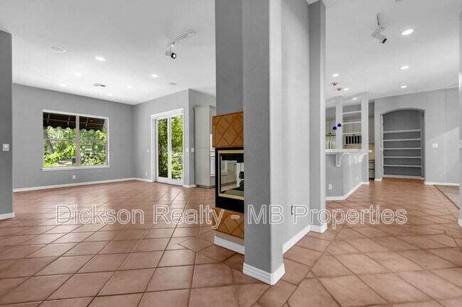 Foto del edificio - 4440 Juniper Trail