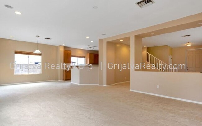 Building Photo - Beautiful 3 Bedroom 3 Bath House in Drexel...