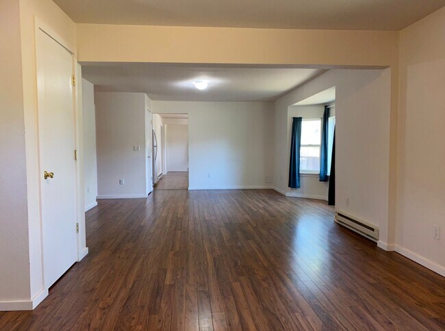 Foto del edificio - Large Home For Rent In Lyle, WA