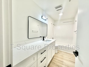 Building Photo - 7041 S 116th Pl