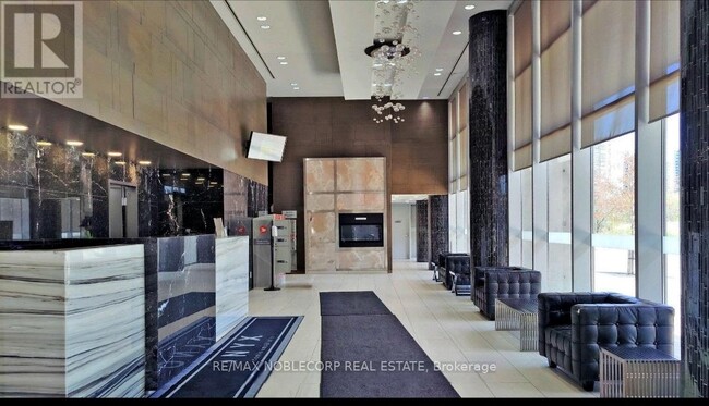 Building Photo - 223-2223 Webb Dr