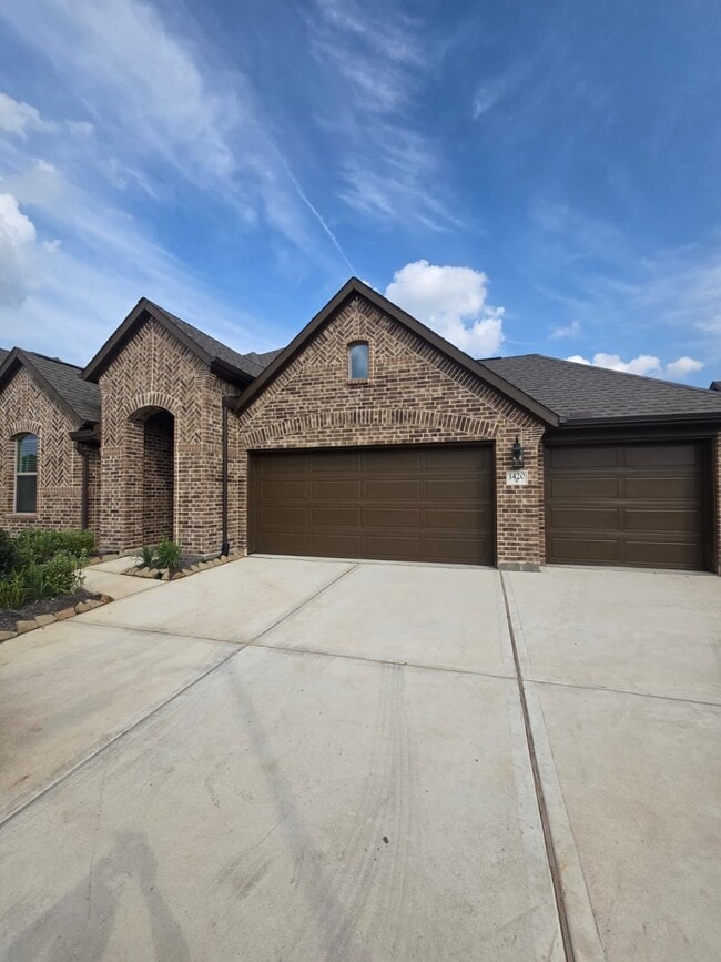 Building Photo - 1420 Florecer Ln
