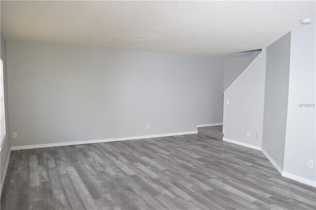 Foto del edificio - Riverwalk Retreat: Updated 3BR Townhome in...